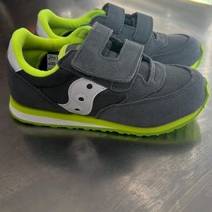 Grey/green suede Saucony